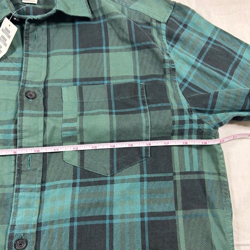 Urban Outfitters New BDG green Plaid Flannel Shirt Small NWT - Picture 5 of 7